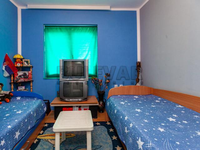 Lepa, nova kuća u Donjem Komrenu, 160m2, 7, 15 ari placa