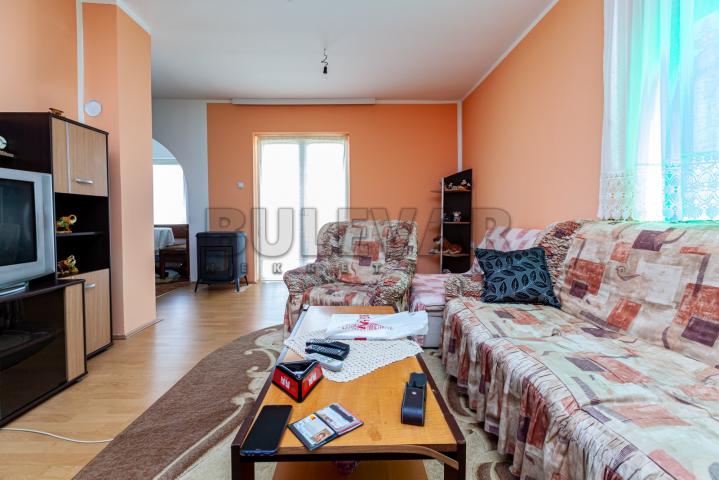 Lepa, nova kuća u Donjem Komrenu, 160m2, 7, 15 ari placa