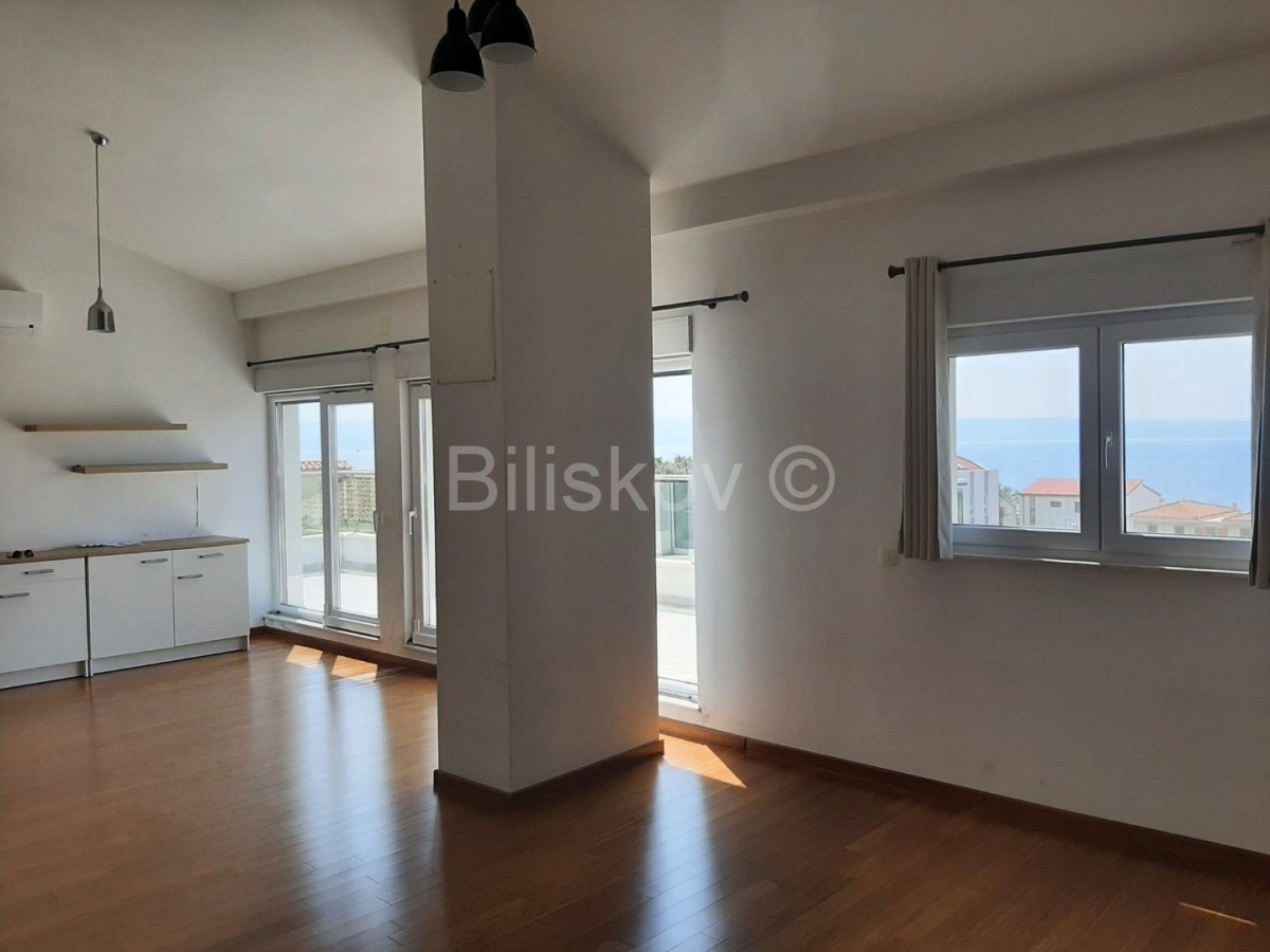 Podstrana, dugoročan najam penthouse, otvoren pogled