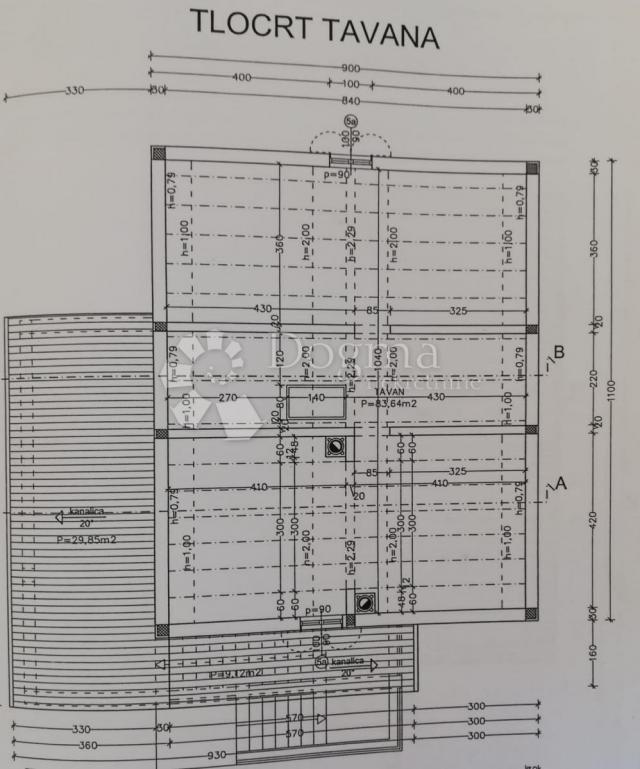  Atraktivna villa sa 2 stana na mirnoj lokaciji - 1, 5 km od mora