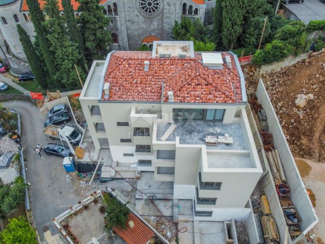 OPATIJA, CENTAR - 3S+DB stan 140m2 u novogradnji u centru Opatije, garaža, terasa, pogled na more