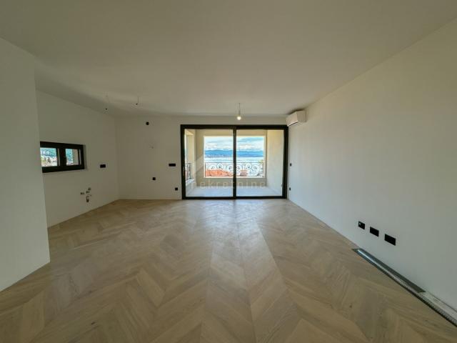 OPATIJA, CENTAR - 3S+DB stan 140m2 u novogradnji u centru Opatije, garaža, terasa, pogled na more