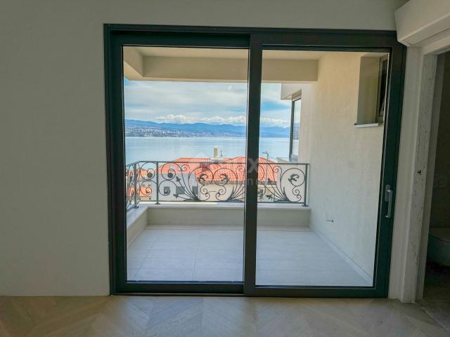 OPATIJA, CENTAR - 3S+DB stan 140m2 u novogradnji u centru Opatije, garaža, terasa, pogled na more