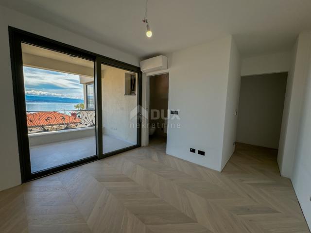 OPATIJA, CENTAR - 3S+DB stan 140m2 u novogradnji u centru Opatije, garaža, terasa, pogled na more