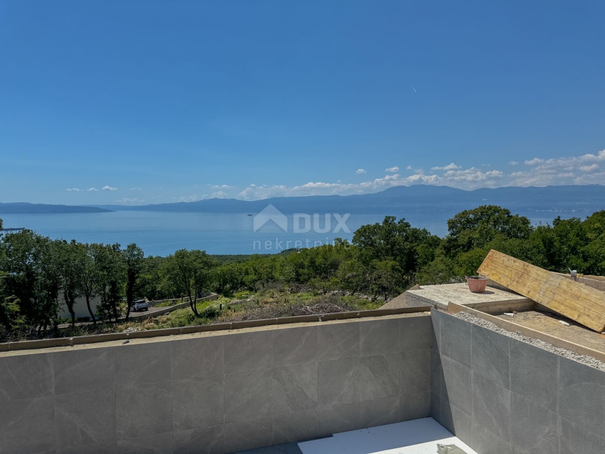 RIJEKA, KOSTRENA – zwei Villen mit zwei Swimmingpools, Garage, prächtiger Neubau mit Meerblick, selt