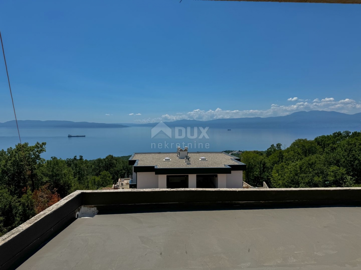 RIJEKA, KOSTRENA – zwei Villen mit zwei Swimmingpools, Garage, prächtiger Neubau mit Meerblick, selt