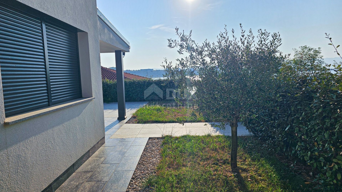 KRK ISLAND, OMIŠALJ - 25m from the sea! - House with two apartments with access to the beach itself!