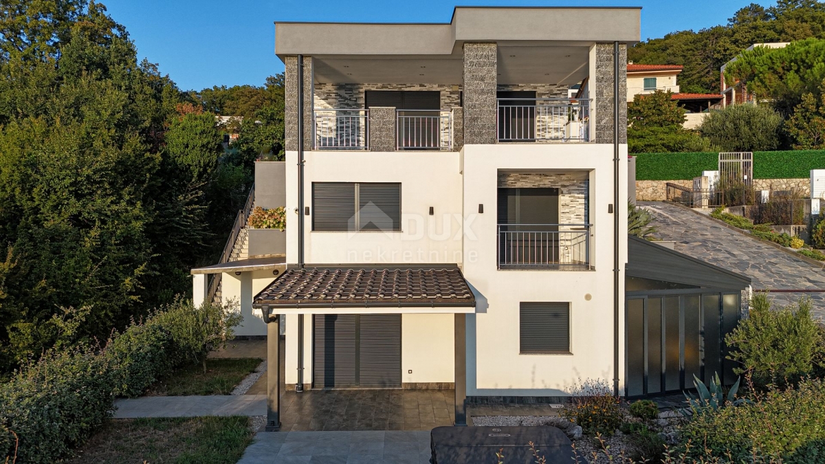 INSEL KRK, OMIŠALJ - 25 m vom Meer entfernt! - Haus mit zwei Wohnungen mit Zugang zum Strand selbst!