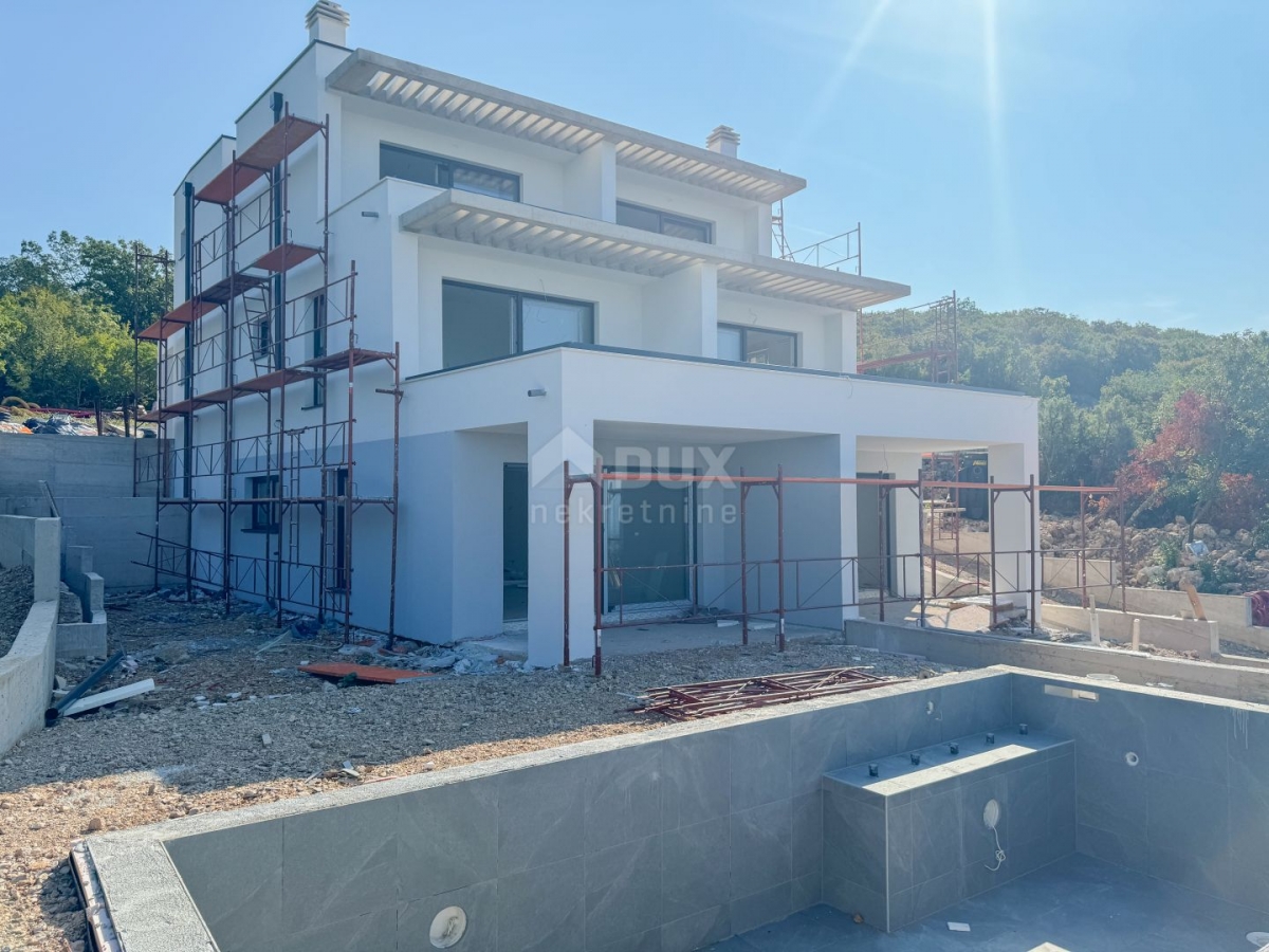 RIJEKA, KOSTRENA – zwei Villen mit zwei Swimmingpools, Garage, prächtiger Neubau mit Meerblick, selt