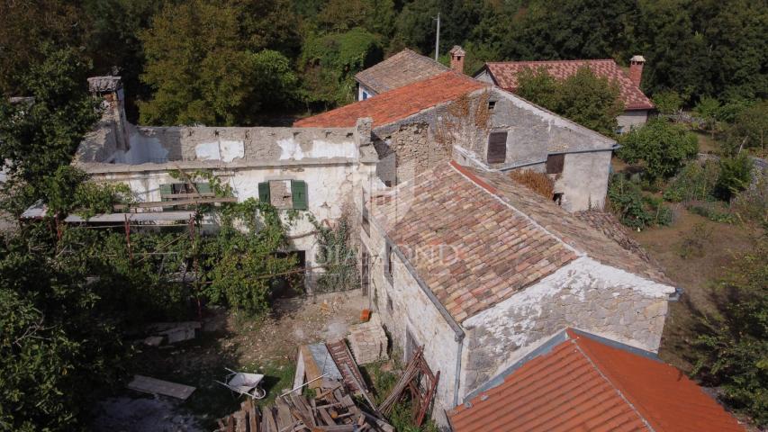 Buzet, House with started adaptation near Roč!