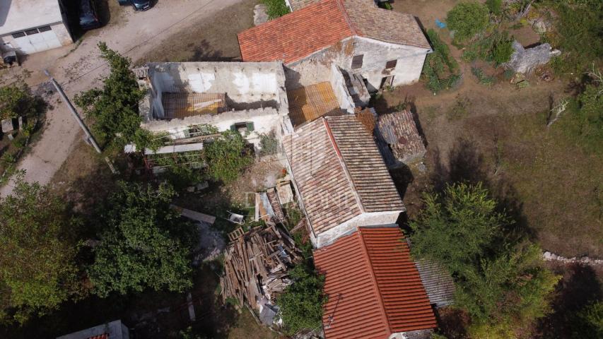 Buzet, House with started adaptation near Roč!