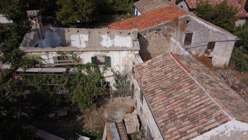 Buzet, House with started adaptation near Roč!