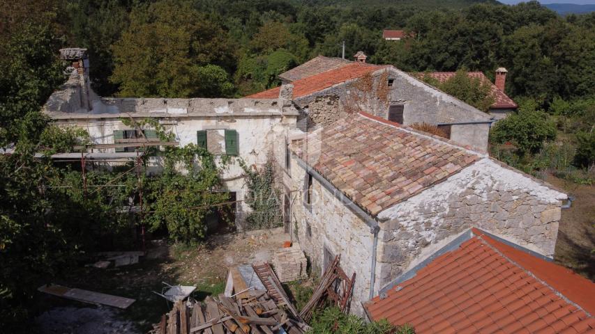 Buzet, Haus mit begonnener Adaption in der Nähe von Roč!