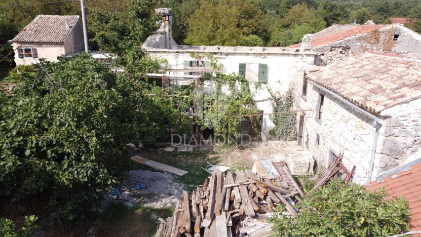 Buzet, House with started adaptation near Roč!