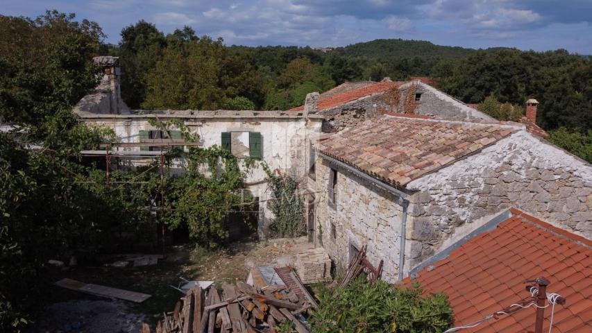 Buzet, Haus mit begonnener Adaption in der Nähe von Roč!