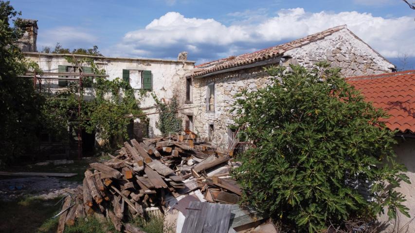 Buzet, House with started adaptation near Roč!