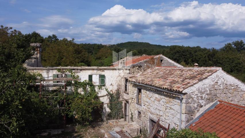 Buzet, House with started adaptation near Roč!