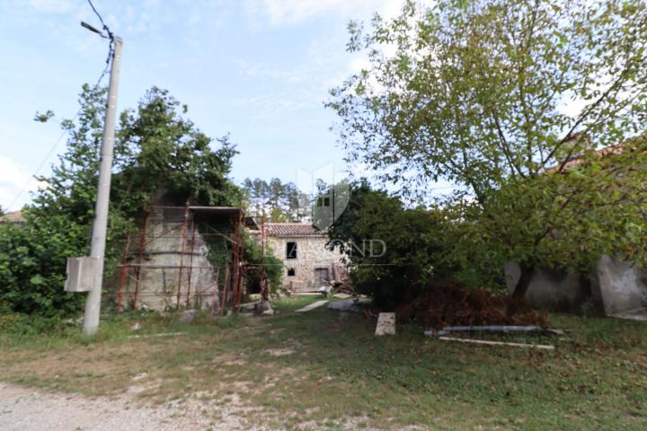 Buzet, House with started adaptation near Roč!