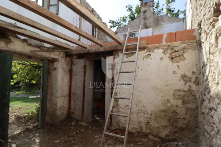 Buzet, House with started adaptation near Roč!