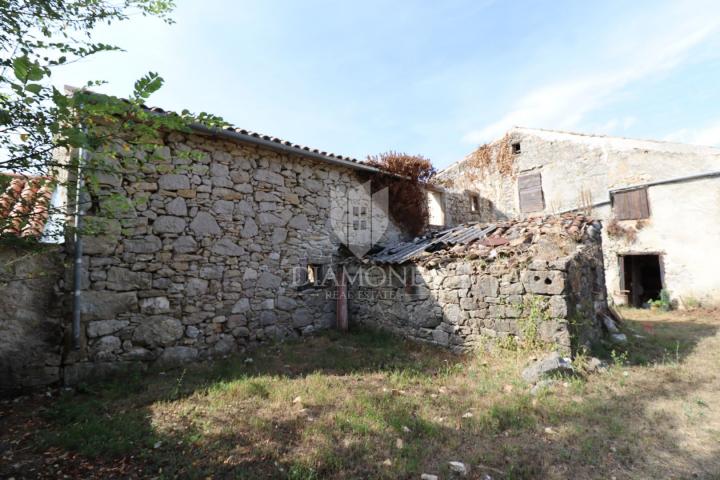 Buzet, House with started adaptation near Roč!