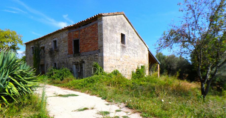 Cerovlje, altes Steinhaus zur Anpassung in wunderschöner Lage