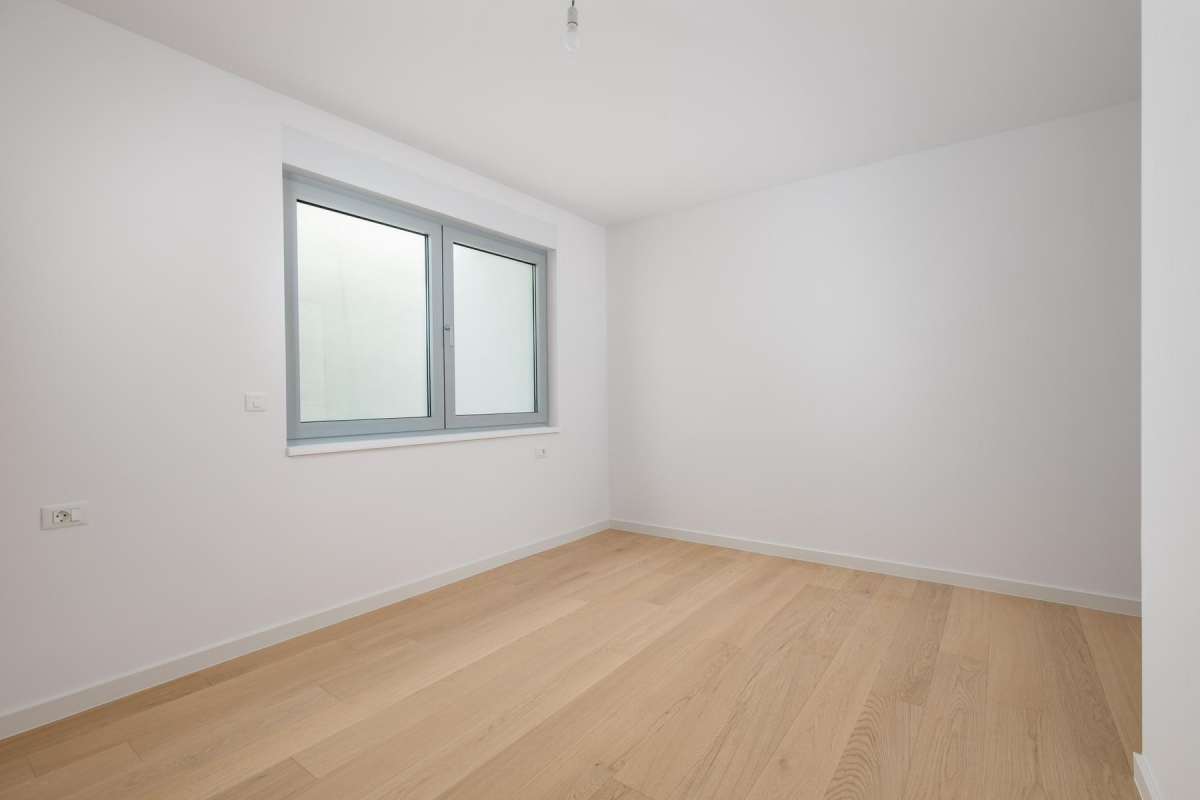 Opatija, centar, dvosoban stan u novogradnji  NKP 112 m2