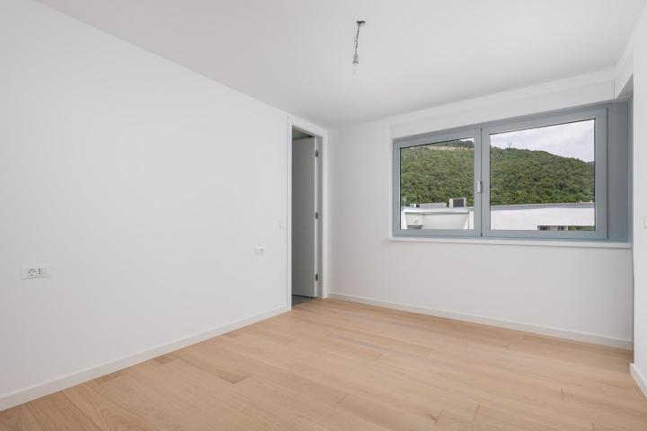 Opatija, Centar, prekrasan trosoban u novogradnji s pogledom na more NKP 110. 54 m2