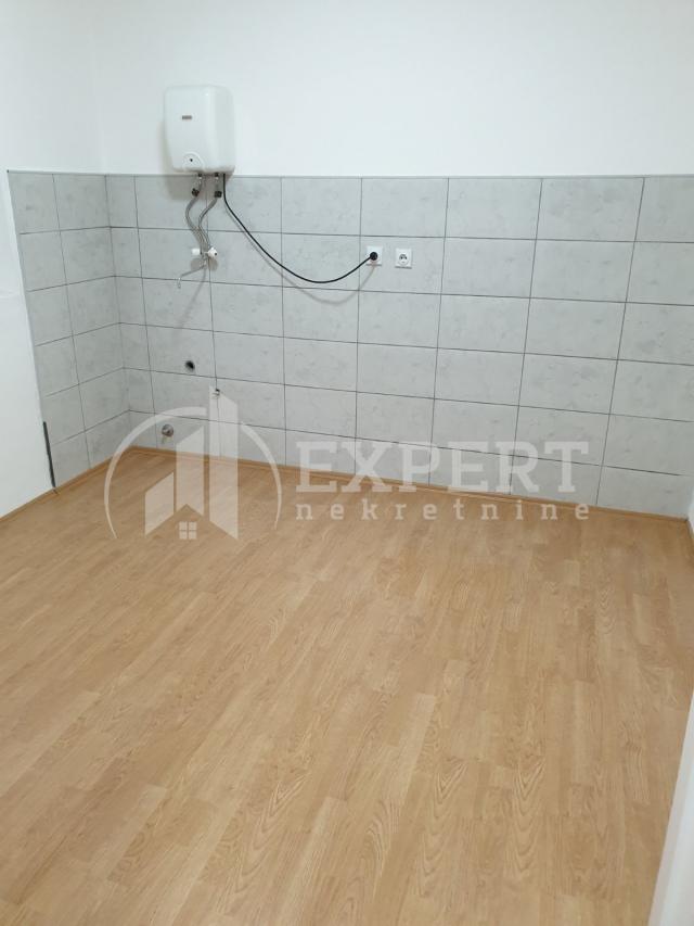 Odličan 1. 5 stan, 34m2+ 10m2  ostava, sa dvorištem na korišćenje, Palilula