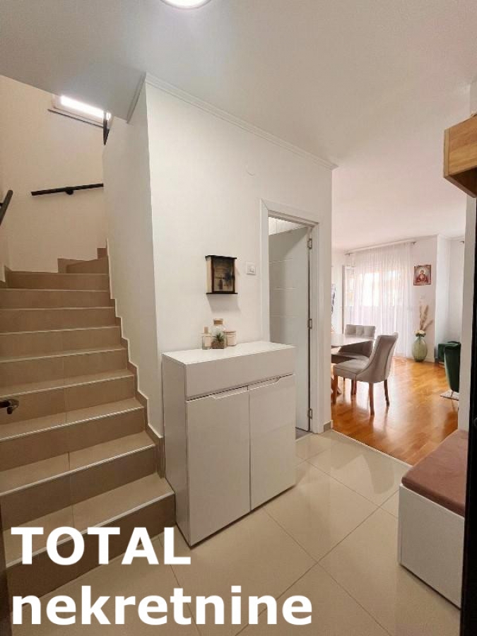 6 Šestosoban stan NOVI SAD, 319300€