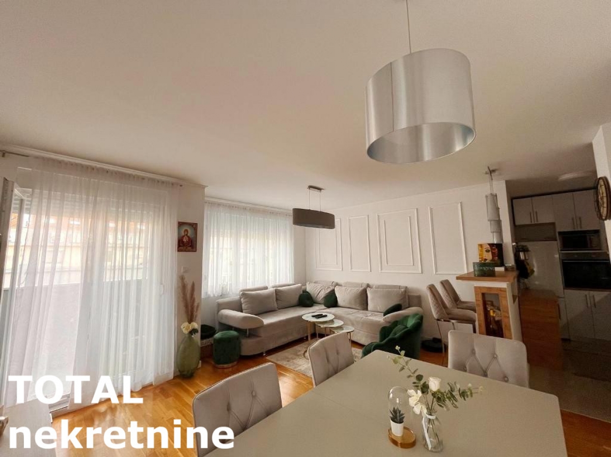 6 Šestosoban stan NOVI SAD, 319300€