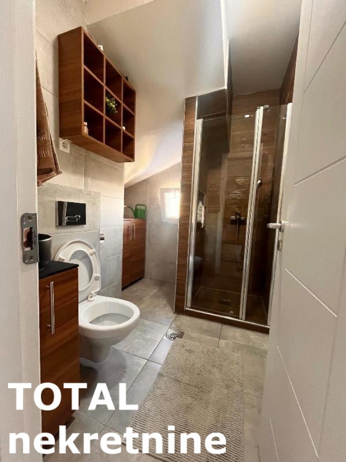 6 Šestosoban stan NOVI SAD, 319300€