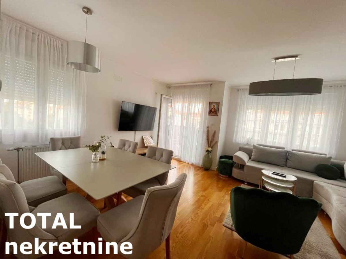 6 Šestosoban stan NOVI SAD, 319300€