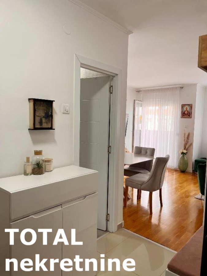 6 Šestosoban stan NOVI SAD, 319300€