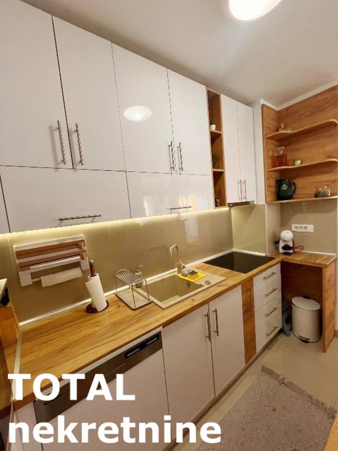 6 Šestosoban stan NOVI SAD, 319300€