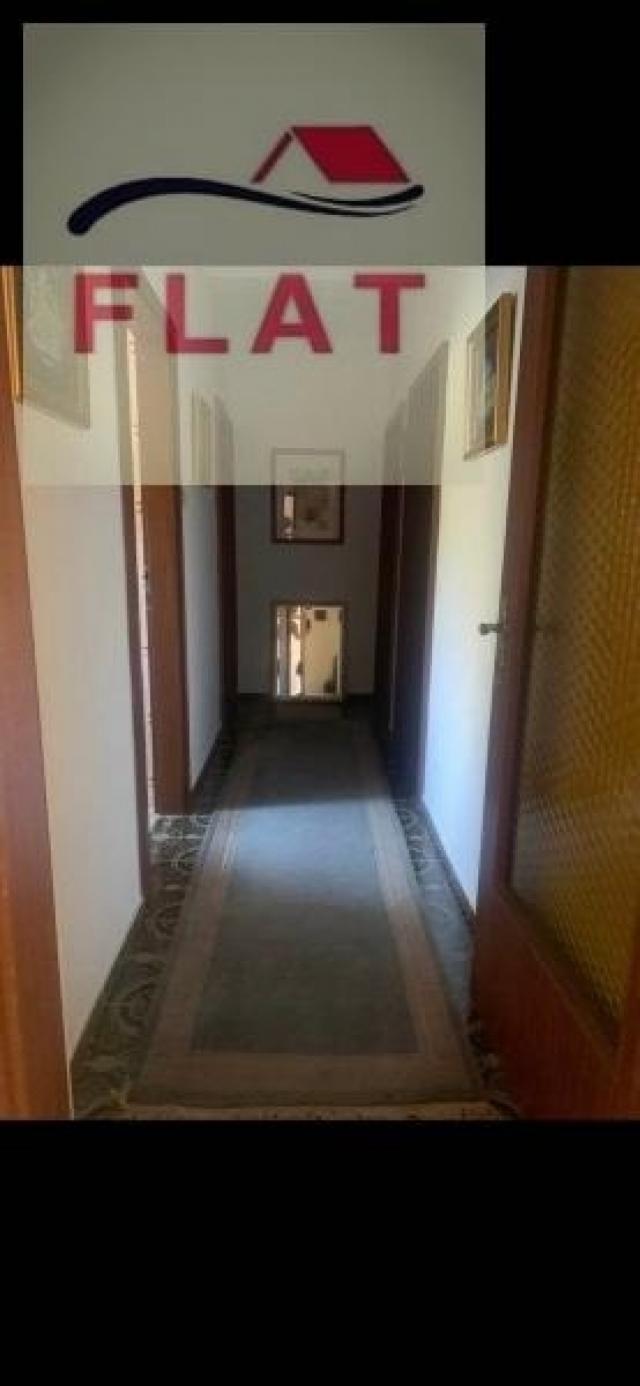 (51) Kuća sa apartmanima