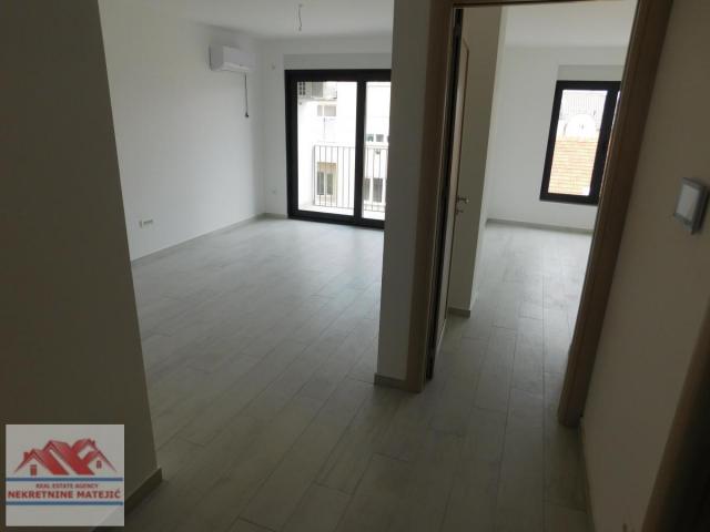 IZDAVANJE STAN CENTAR LUX NOVOGRADNJA 44M2, 2. SPRAT, PARKING-ZA POSLOVNI PROSTOR--370 EUR