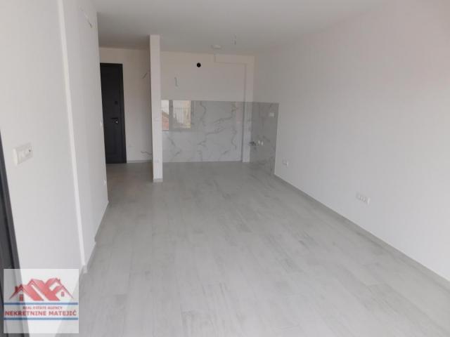 IZDAVANJE STAN CENTAR LUX NOVOGRADNJA 44M2, 2. SPRAT, PARKING-ZA POSLOVNI PROSTOR--370 EUR