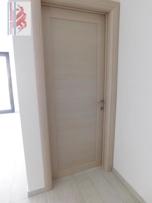 IZDAVANJE STAN CENTAR LUX NOVOGRADNJA 44M2, 2. SPRAT, PARKING-ZA POSLOVNI PROSTOR--370 EUR