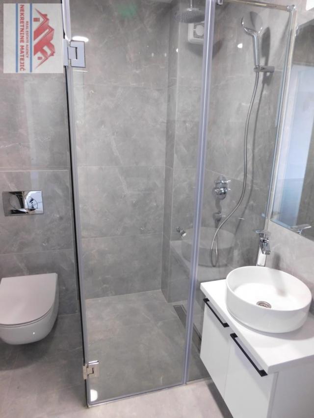 IZDAVANJE STAN CENTAR LUX NOVOGRADNJA 44M2, 2. SPRAT, PARKING-ZA POSLOVNI PROSTOR--370 EUR