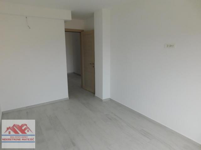 IZDAVANJE STAN CENTAR LUX NOVOGRADNJA 44M2, 2. SPRAT, PARKING-ZA POSLOVNI PROSTOR--370 EUR