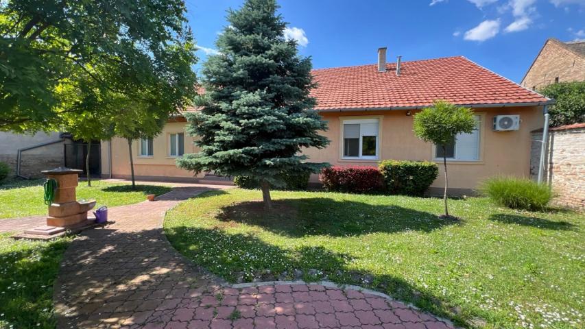 SOMBOR - Large family house 280 m2 in the wider center of Sombor