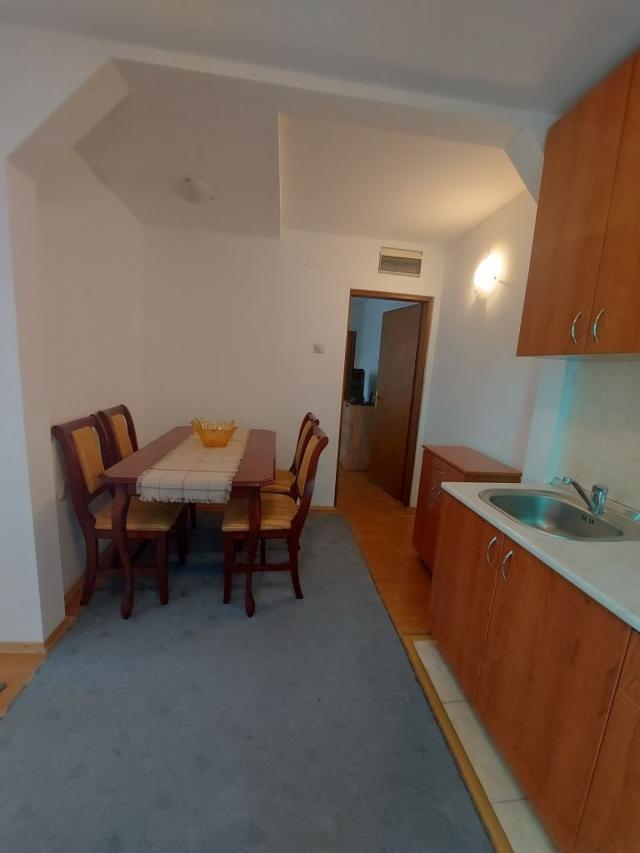 Zemun - Pregrevica, kuća 48 m2, nameštena