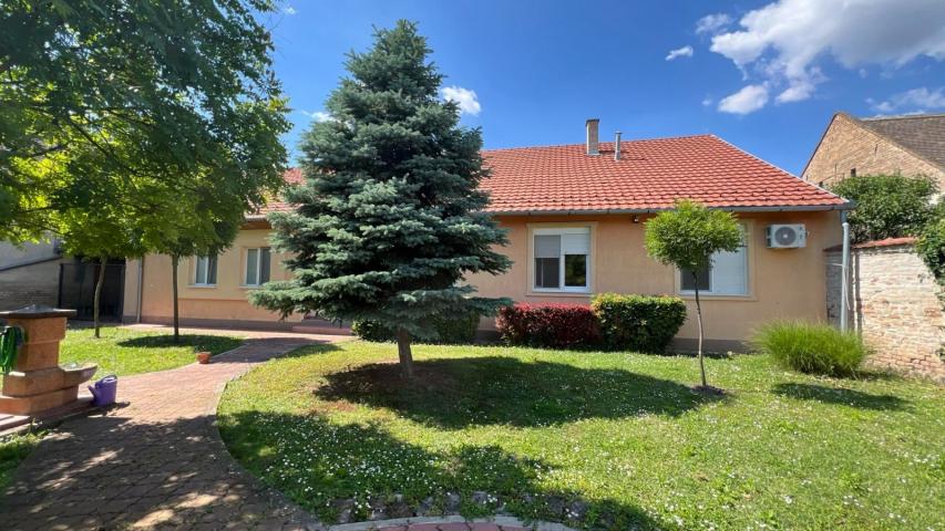 SOMBOR - Large family house 280 m2 in the wider center of Sombor