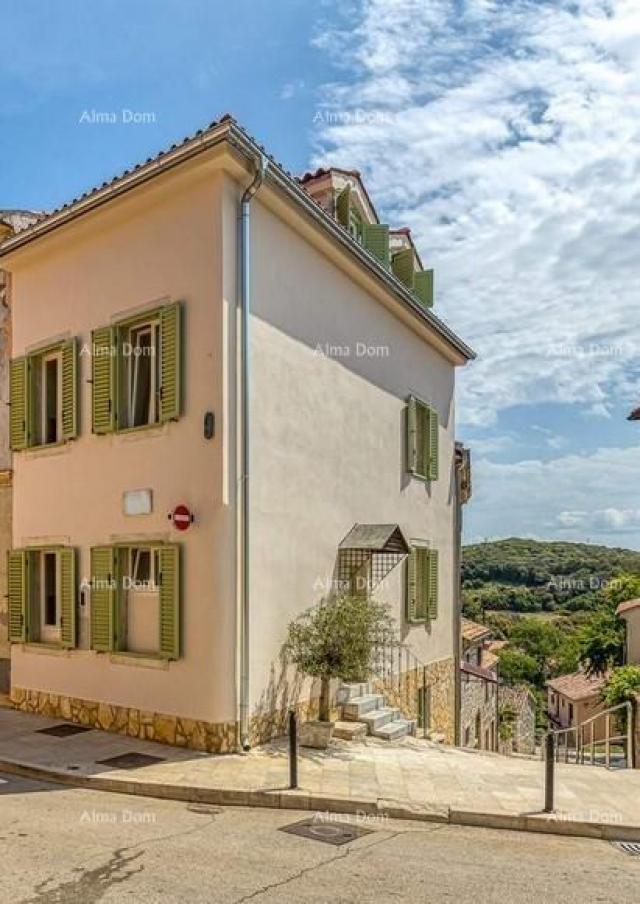 Kuća Prodaja prelijepe apartmanske kuće sa tri apartmana u centru, Vrsar!