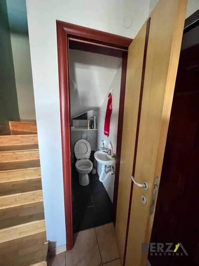 NAMEŠTEN PETOSOBAN DUPLEX NA NOVOJ DETELINARI 