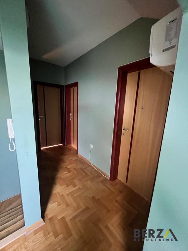 NAMEŠTEN PETOSOBAN DUPLEX NA NOVOJ DETELINARI 