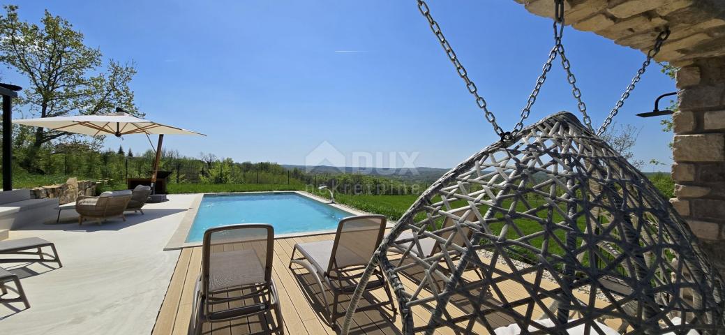 ISTRIA, MOTOVUN, SURROUNDINGS - Beautiful villa in front of a green zone with a panoramic view and c