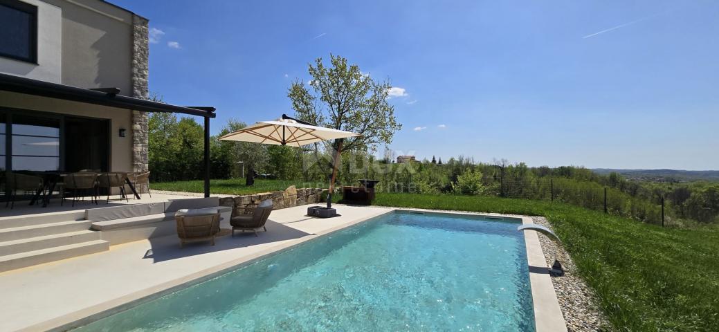 ISTRIA, MOTOVUN, SURROUNDINGS - Beautiful villa in front of a green zone with a panoramic view and c