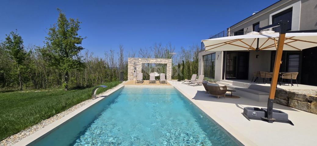 ISTRIA, MOTOVUN, SURROUNDINGS - Beautiful villa in front of a green zone with a panoramic view and c