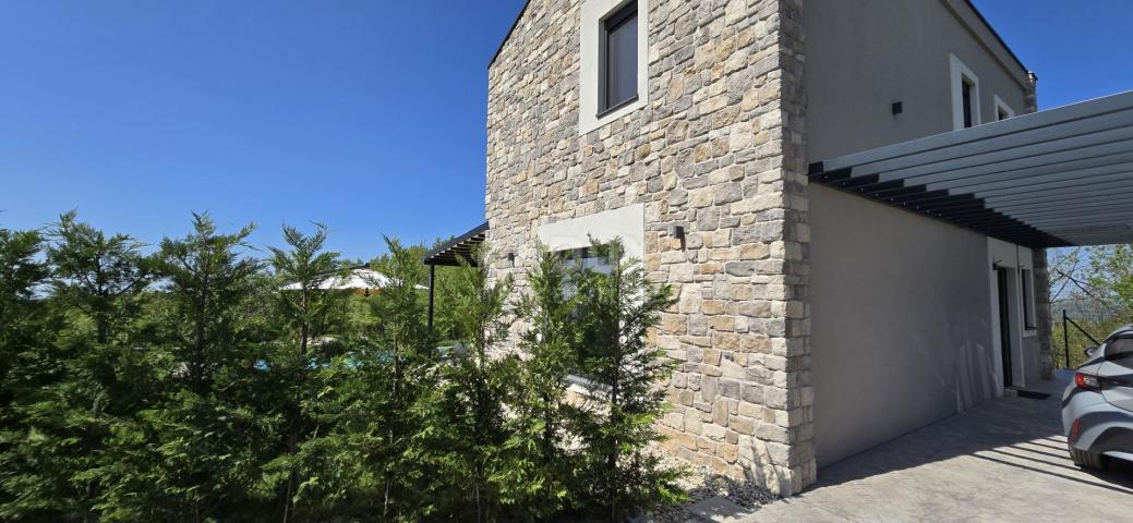 ISTRIA, MOTOVUN, SURROUNDINGS - Beautiful villa in front of a green zone with a panoramic view and c